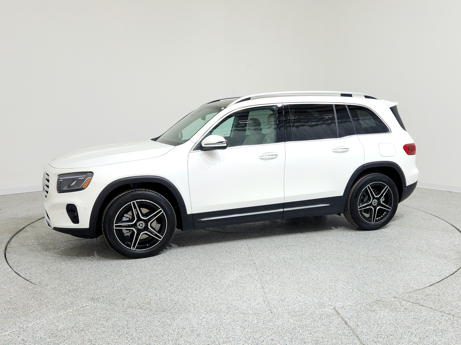 2026 Mercedes-Benz GLB 250 Image 2 of 21