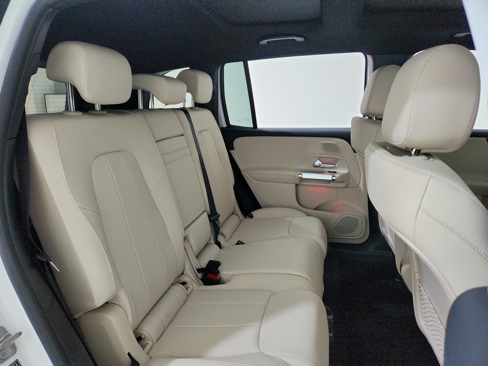 2026 Mercedes-Benz GLB 250 Image 12 of 21