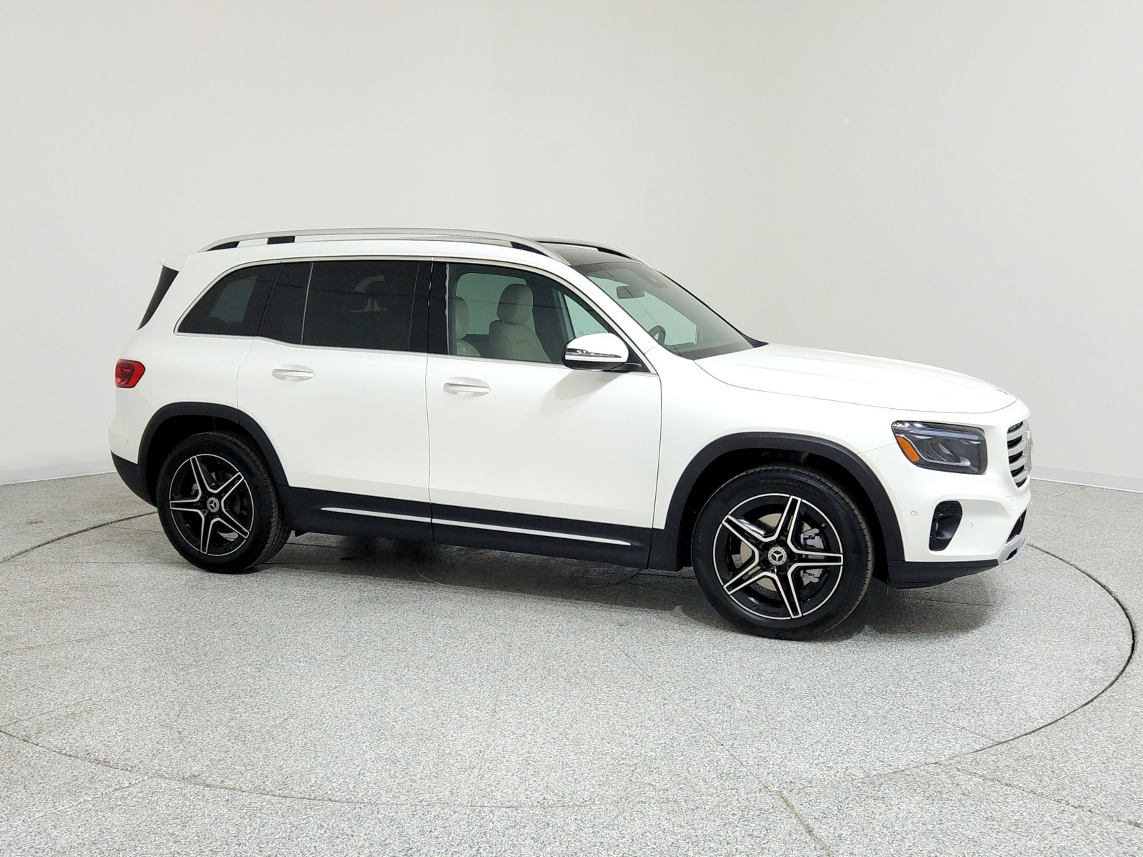 2026 Mercedes-Benz GLB 250 Image 4 of 21