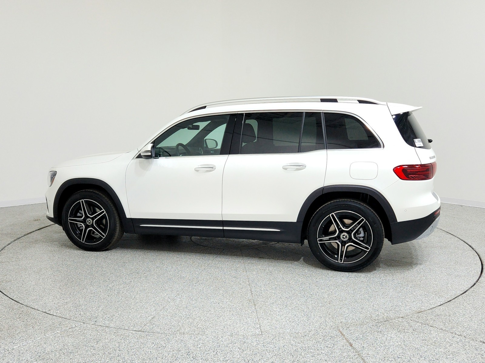 2026 Mercedes-Benz GLB 250 Image 10 of 21