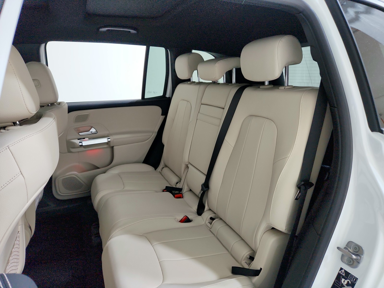 2026 Mercedes-Benz GLB 250 Image 13 of 21