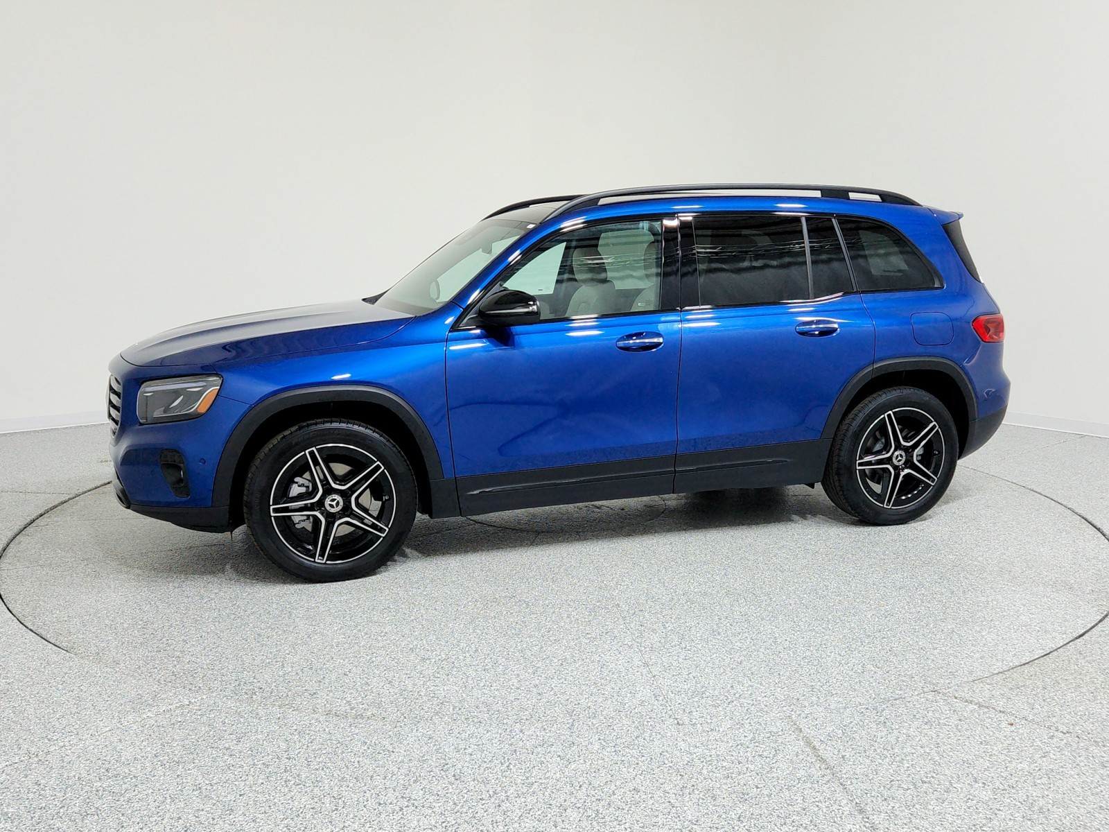 2026 Mercedes-Benz GLB 250 Image 2 of 21