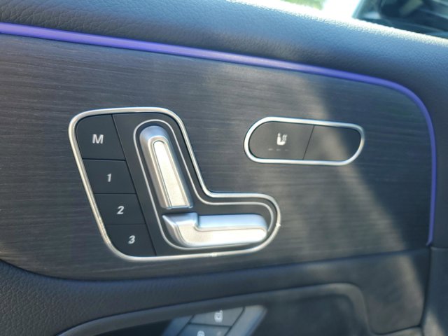 2026 Mercedes-Benz GLB 250 Image 22 of 32