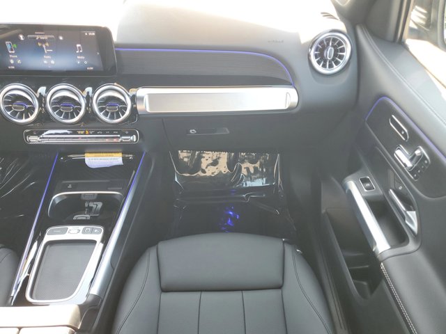2026 Mercedes-Benz GLB 250 Image 10 of 32