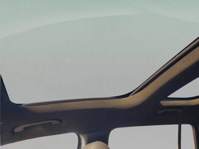 2026 Mercedes-Benz GLB 250 Image 30 of 32