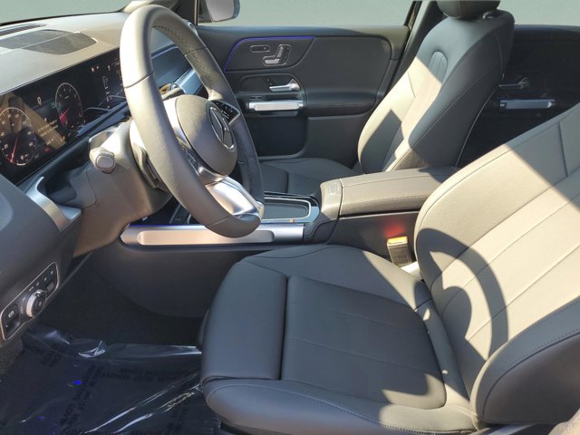 2026 Mercedes-Benz GLB 250 Image 8 of 32