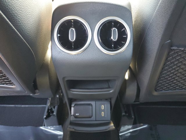 2026 Mercedes-Benz GLB 250 Image 23 of 32