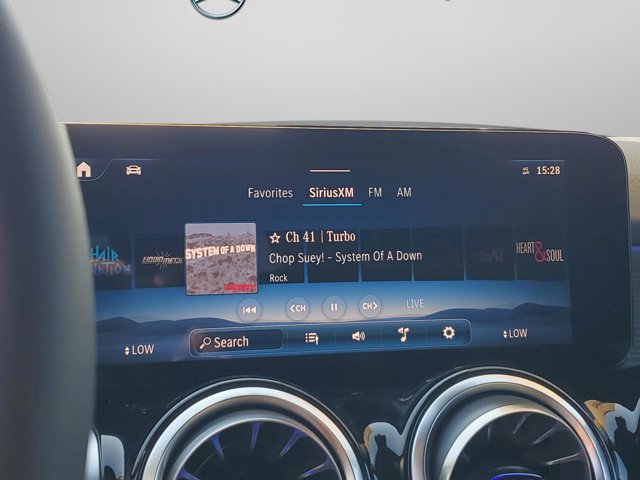 2026 Mercedes-Benz GLB 250 Image 17 of 32