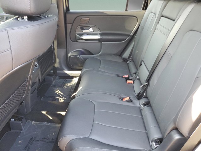 2026 Mercedes-Benz GLB 250 Image 7 of 32