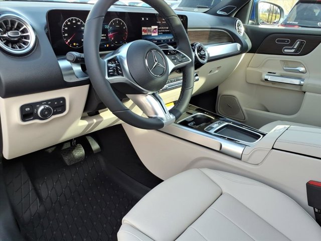 2026 Mercedes-Benz GLB 250 Image 9 of 26