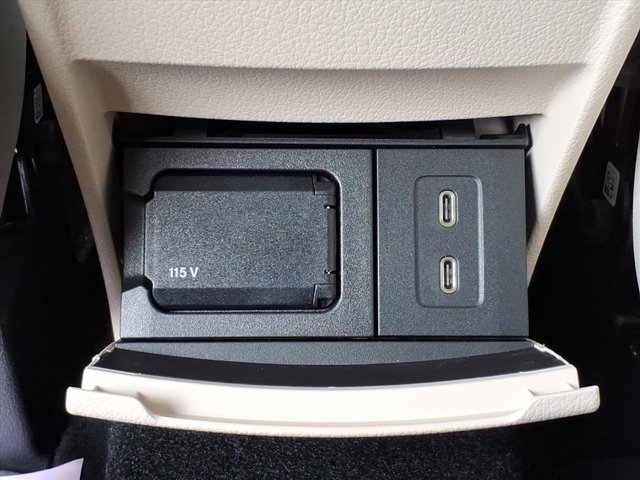 2026 Mercedes-Benz GLB 250 Image 15 of 26