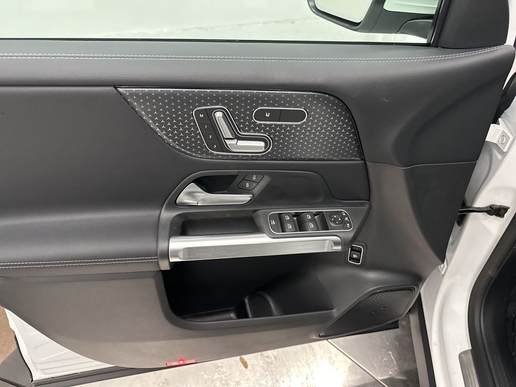 2026 Mercedes-Benz GLB 250 Image 24 of 31