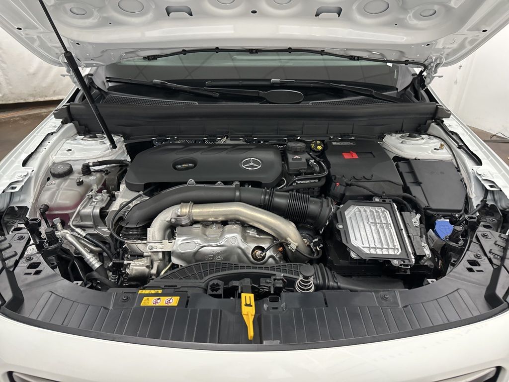 2026 Mercedes-Benz GLB 250 Image 9 of 31