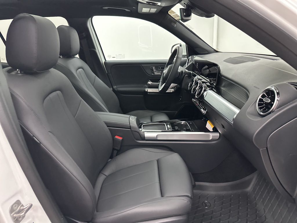 2026 Mercedes-Benz GLB 250 Image 13 of 31