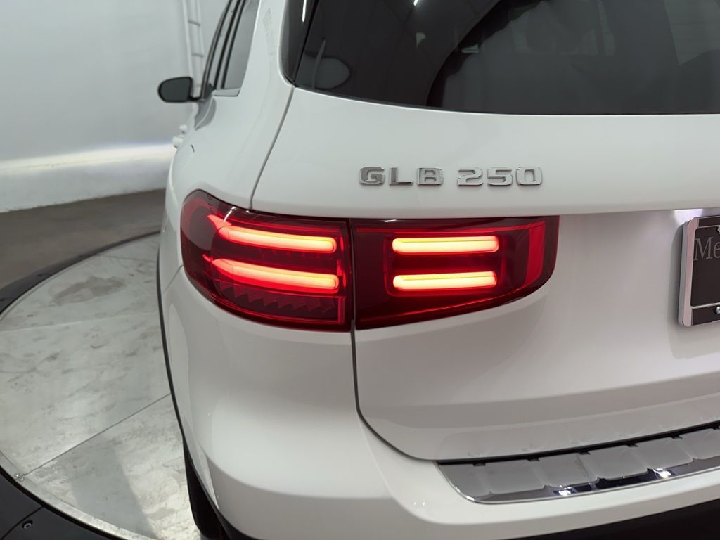 2026 Mercedes-Benz GLB 250 Image 31 of 31