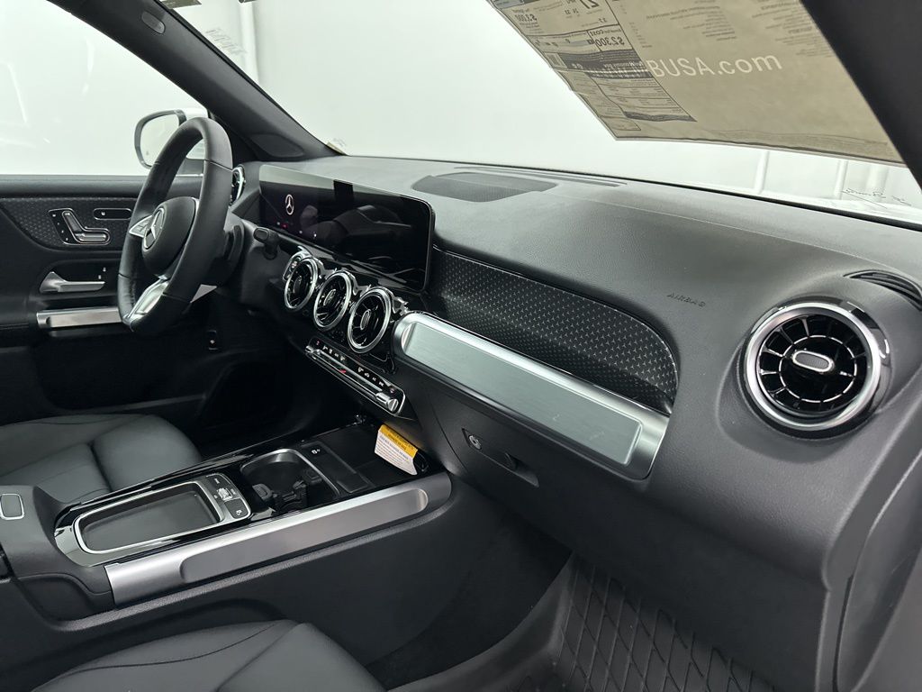2026 Mercedes-Benz GLB 250 Image 17 of 31