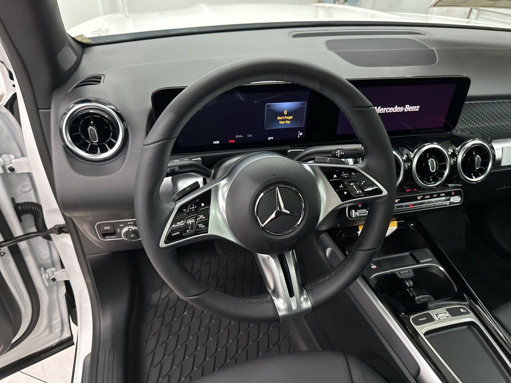 2026 Mercedes-Benz GLB 250 Image 18 of 31