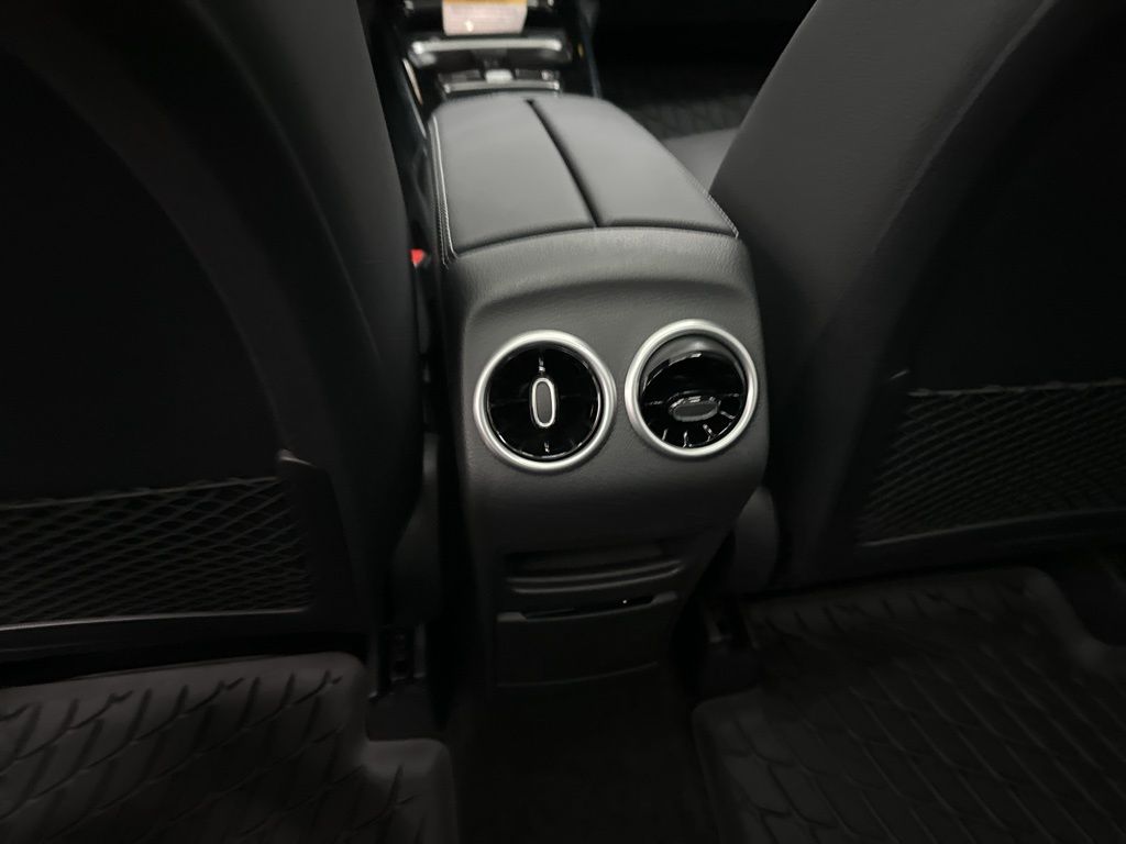 2026 Mercedes-Benz GLB 250 Image 26 of 31