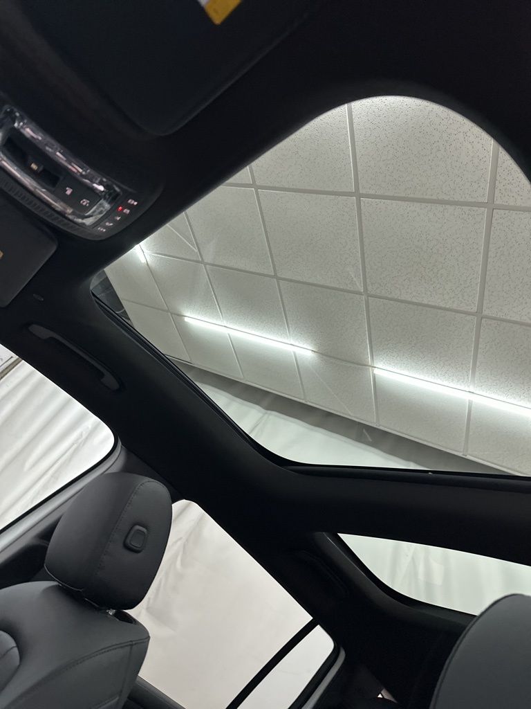 2026 Mercedes-Benz GLB 250 Image 28 of 31