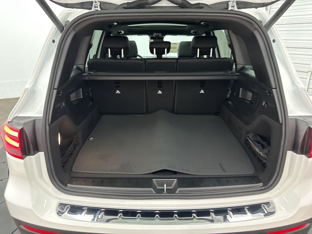 2026 Mercedes-Benz GLB 250 Image 11 of 31