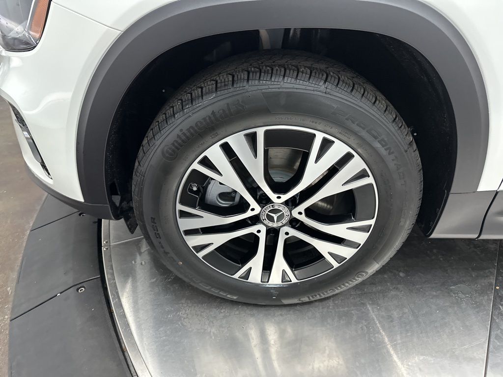 2026 Mercedes-Benz GLB 250 Image 10 of 31