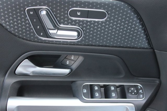 2026 Mercedes-Benz GLB 250 Image 35 of 36