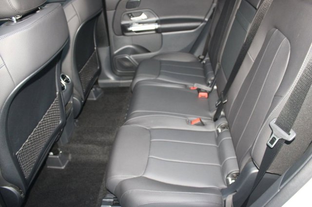 2026 Mercedes-Benz GLB 250 Image 14 of 36