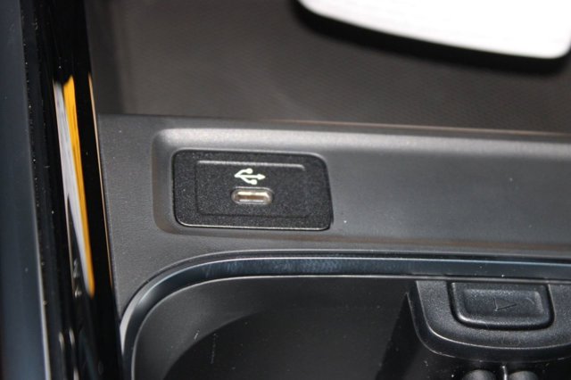 2026 Mercedes-Benz GLB 250 Image 30 of 36