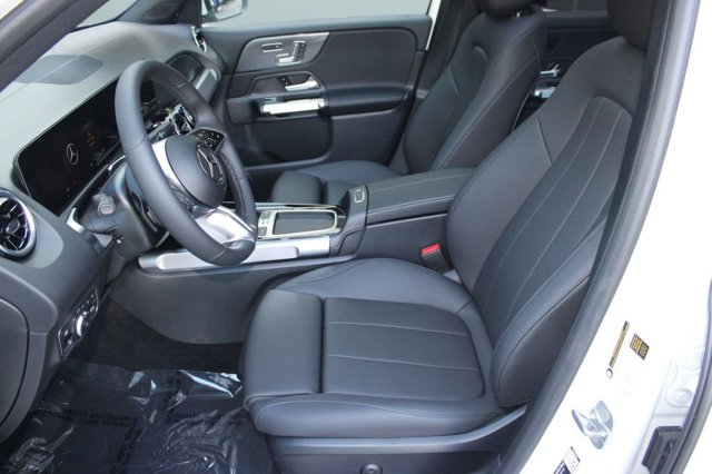 2026 Mercedes-Benz GLB 250 Image 12 of 36