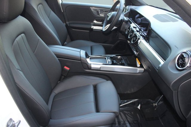 2026 Mercedes-Benz GLB 250 Image 13 of 36