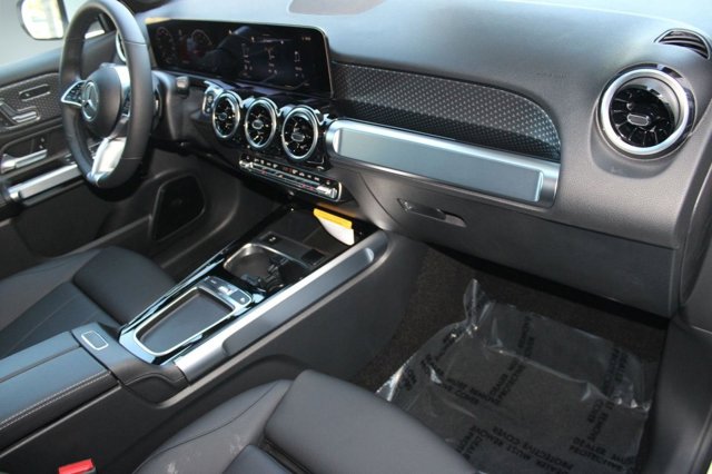 2026 Mercedes-Benz GLB 250 Image 17 of 36