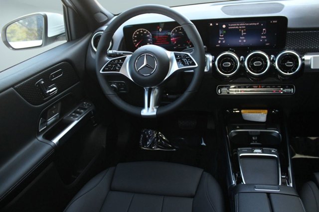 2026 Mercedes-Benz GLB 250 Image 16 of 36