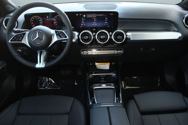 2026 Mercedes-Benz GLB 250 Image 19 of 36