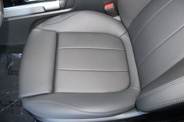 2026 Mercedes-Benz GLB 250 Image 15 of 36