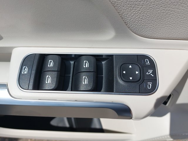 2026 Mercedes-Benz GLB 250 Image 30 of 39