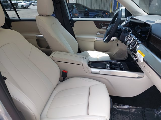 2026 Mercedes-Benz GLB 250 Image 17 of 39