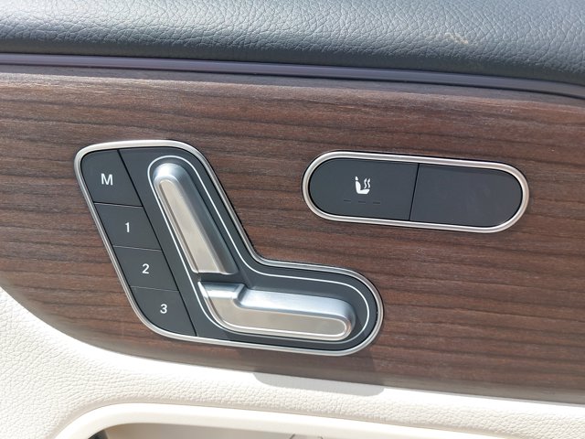 2026 Mercedes-Benz GLB 250 Image 26 of 39