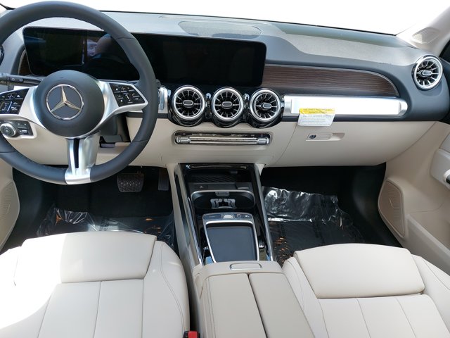 2026 Mercedes-Benz GLB 250 Image 18 of 39
