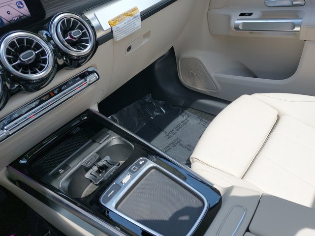 2026 Mercedes-Benz GLB 250 Image 25 of 39