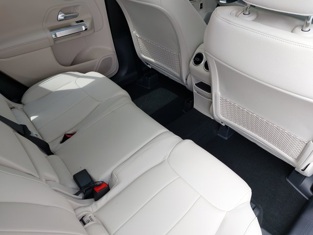 2026 Mercedes-Benz GLB 250 Image 16 of 39