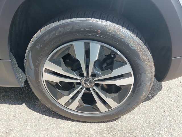 2026 Mercedes-Benz GLB 250 Image 11 of 39