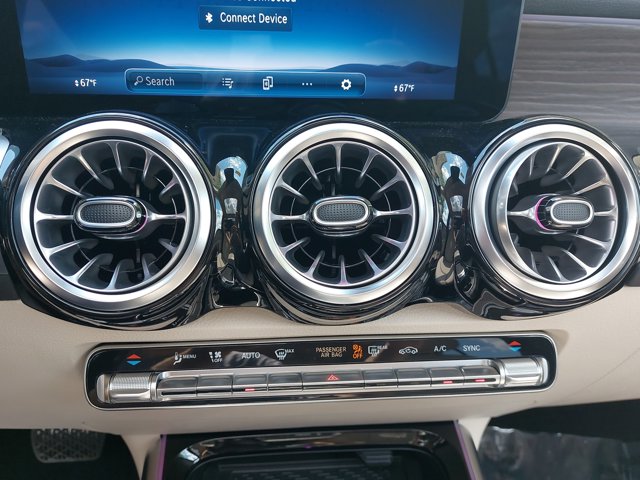 2026 Mercedes-Benz GLB 250 Image 22 of 39