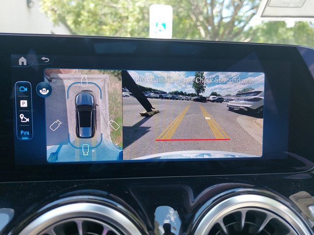 2026 Mercedes-Benz GLB 250 Image 23 of 39