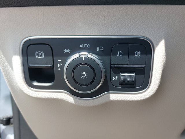 2026 Mercedes-Benz GLB 250 Image 36 of 39