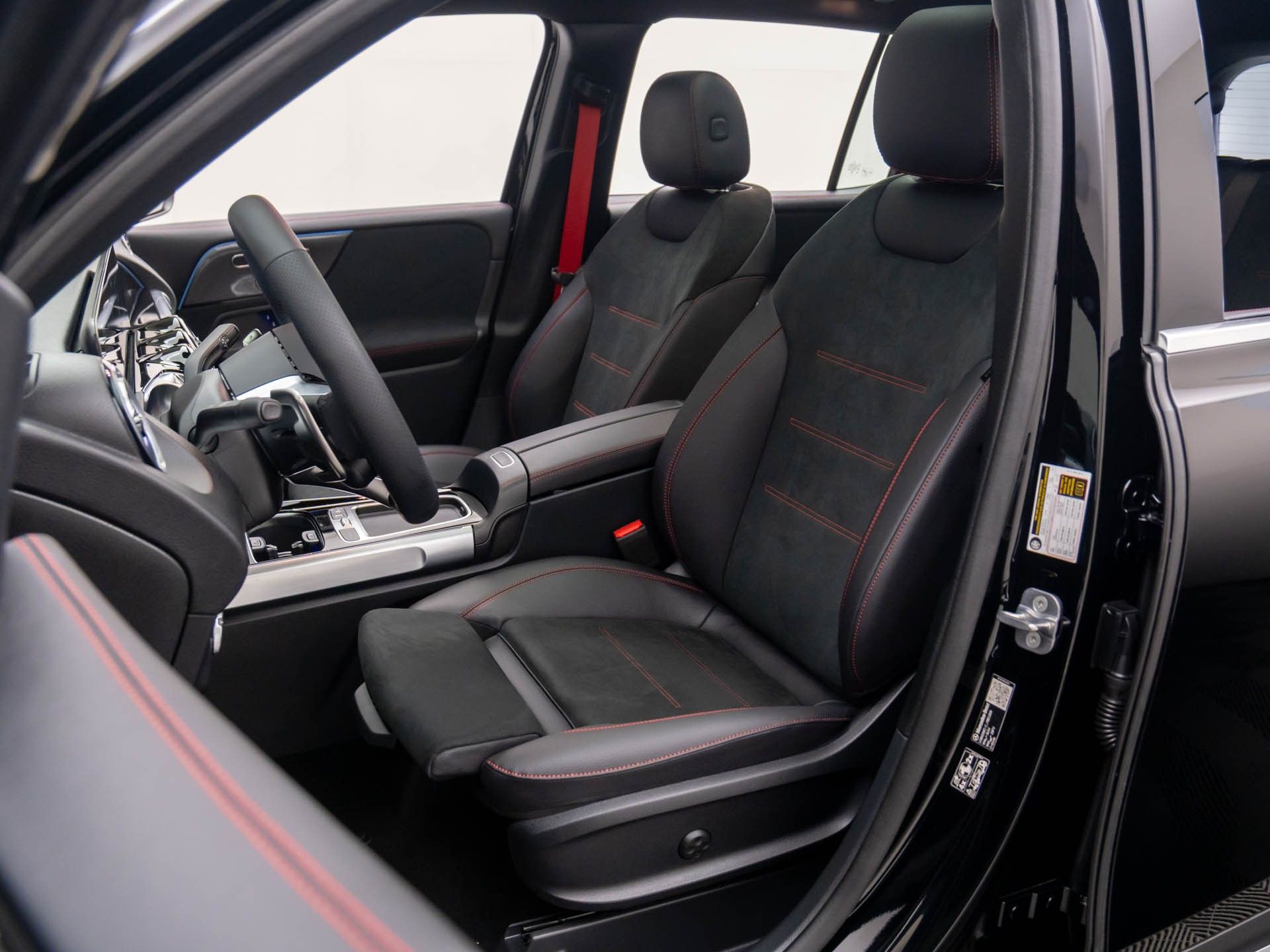 2026 Mercedes-Benz GLB AMG 35 Image 15 of 40