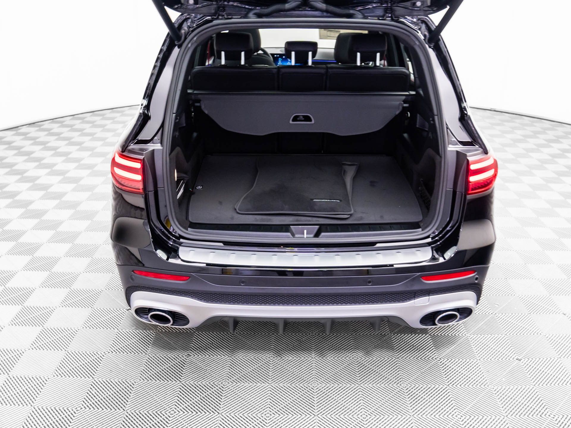 2026 Mercedes-Benz GLB AMG 35 Image 14 of 40