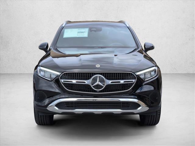2026 Mercedes-Benz GLC 300 Image 2 of 18