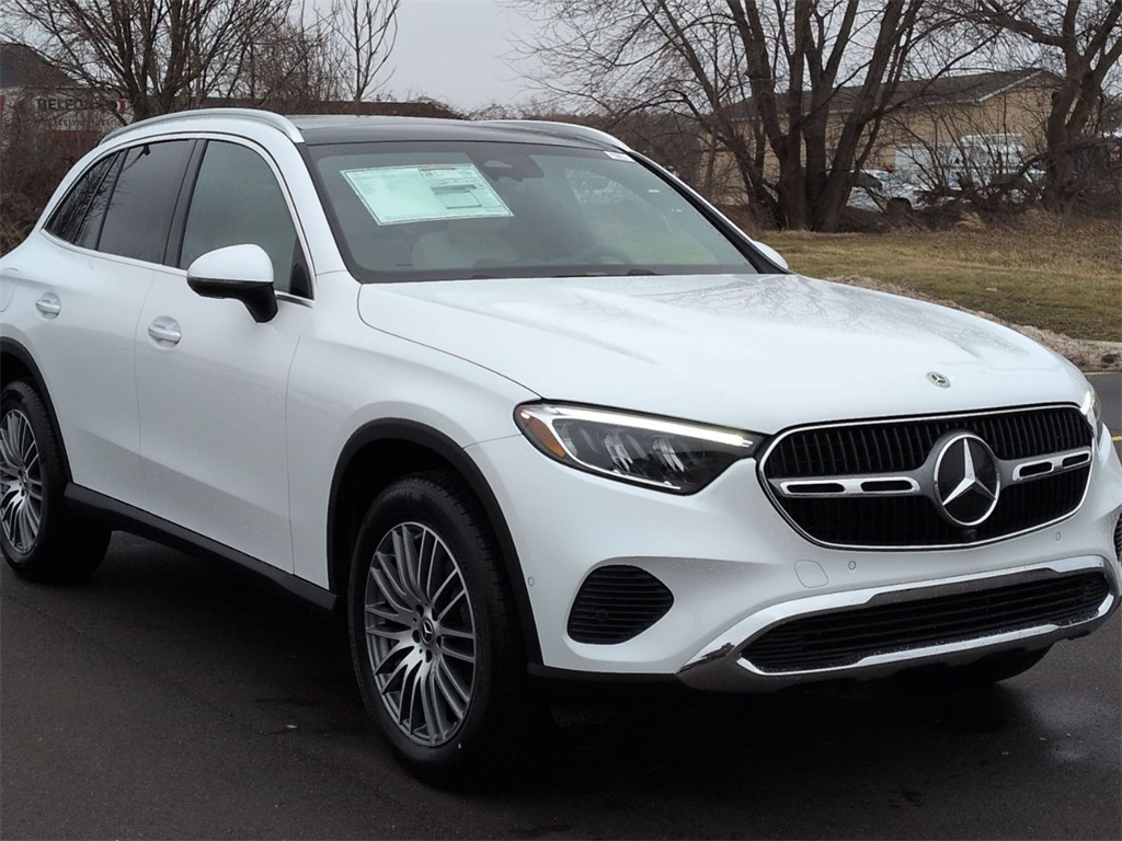 2026 Mercedes-Benz GLC 300 Image 3 of 30