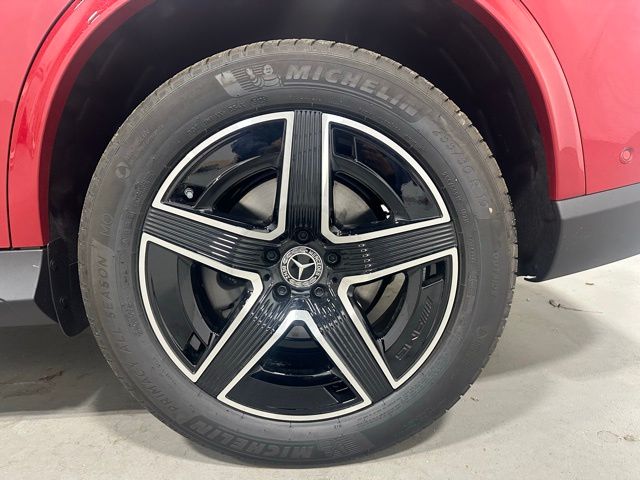 2026 Mercedes-Benz GLC 300 Image 10 of 17