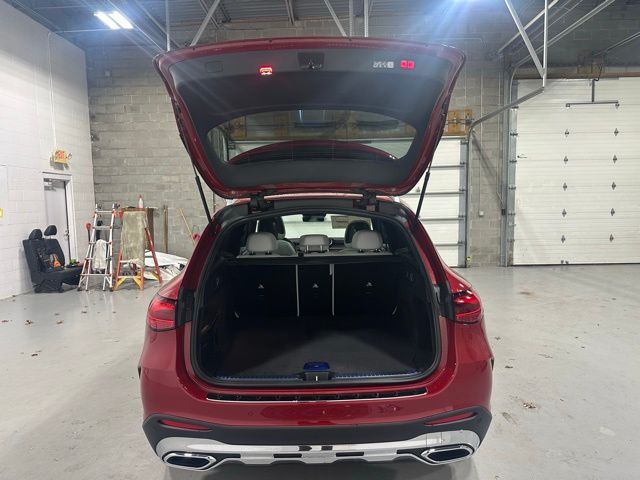 2026 Mercedes-Benz GLC 300 Image 12 of 17